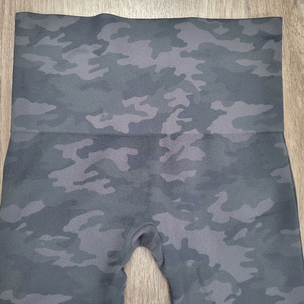 Spanx Look At Me Now Seamless Camouflage Crop High Rise Leggings Camo Shaping M - Picture 7 of 14